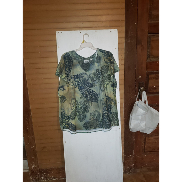 Avenue Tops - Women's Tshirt avenue size 22-24